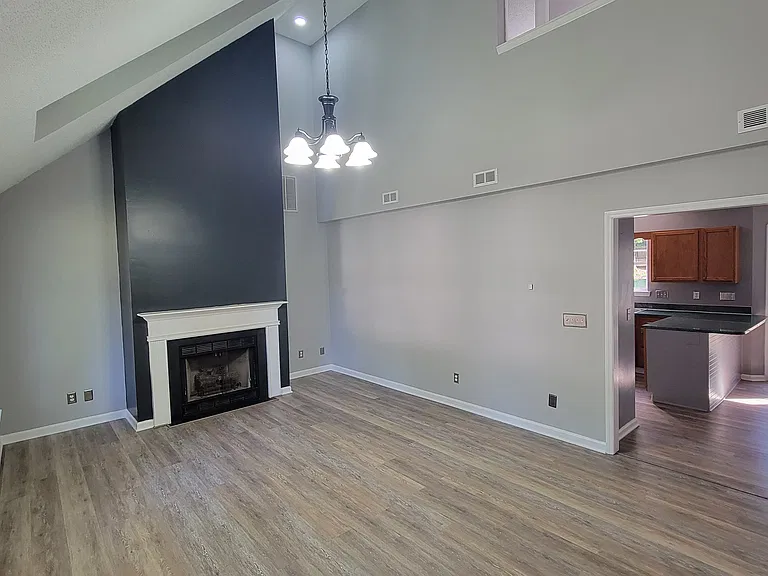 6107 Colchester Ln — Photo 2