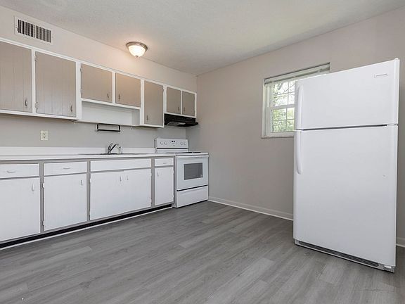 4th image of 1704 Sadie Ln APT 8