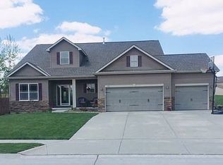 2480 Crystal Creek Dr, Papillion, NE 68046