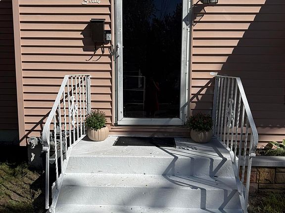 2nd image of 1860 Ray St