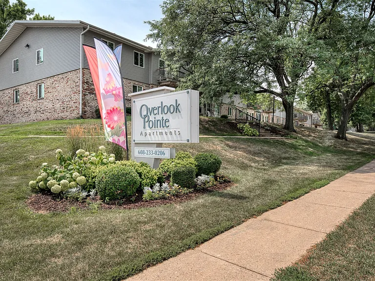 Overlook Pointe