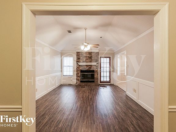 2nd image of 2584 Laurelcrest Dr