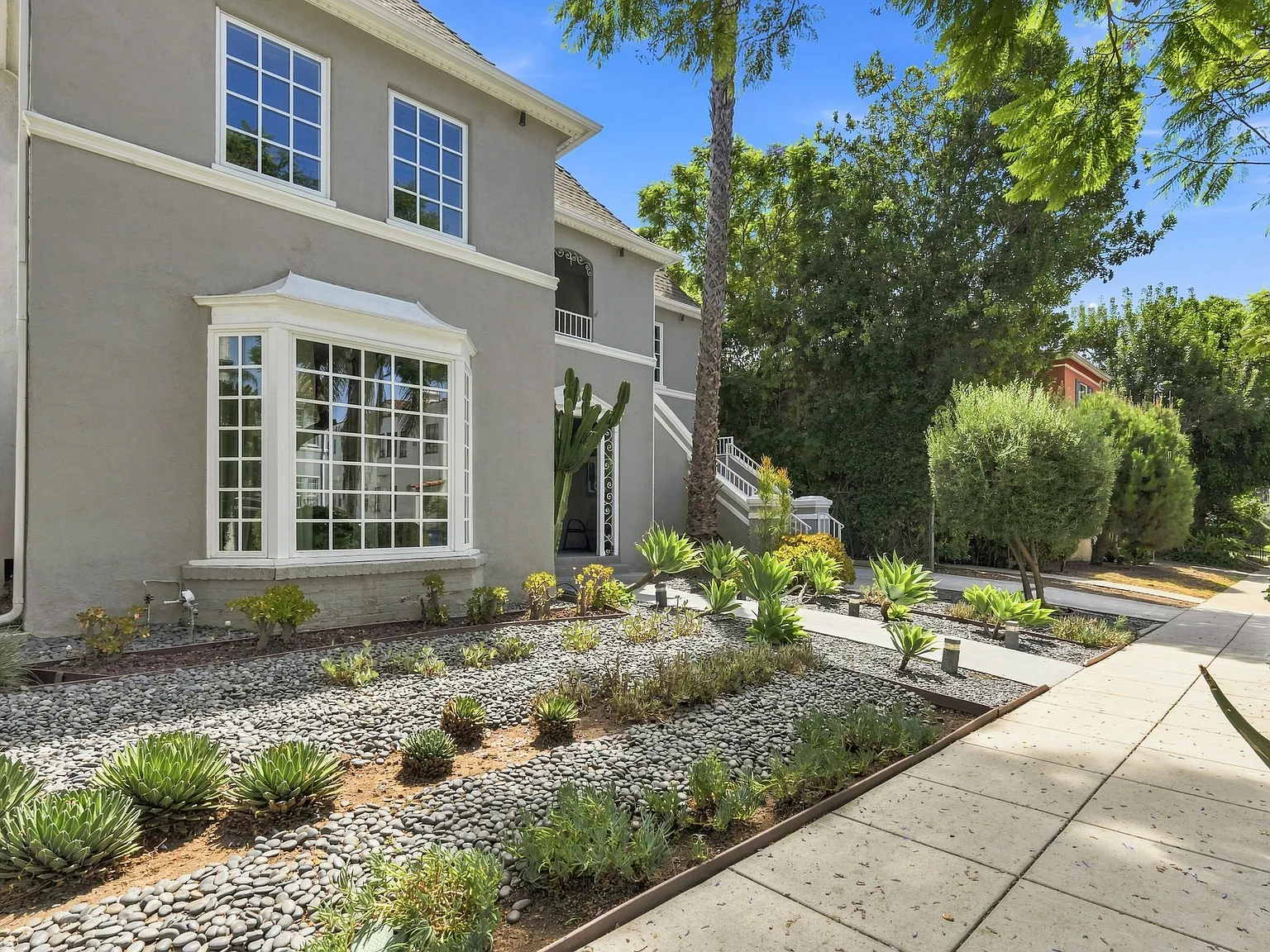 3 bed, 1956 sqft, $6,499 — Photo 2