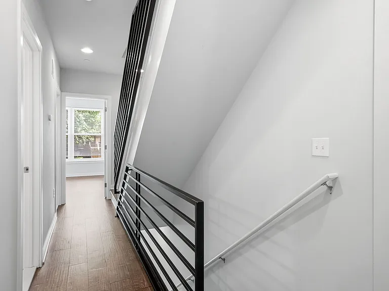 444 Kingsley St #444 — Photo 17
