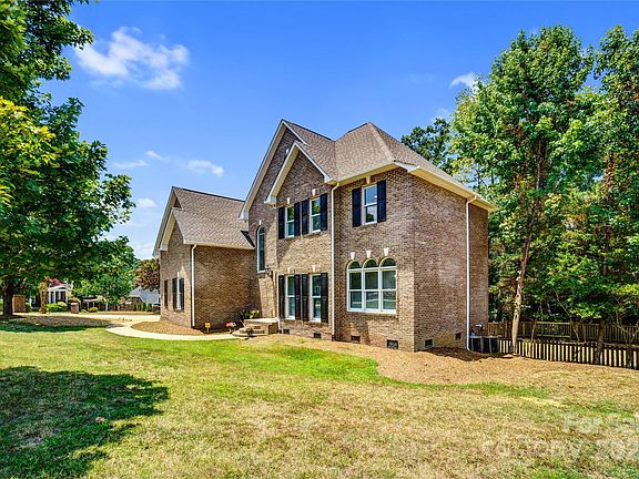 5th image of 4700 Amberside Dr
