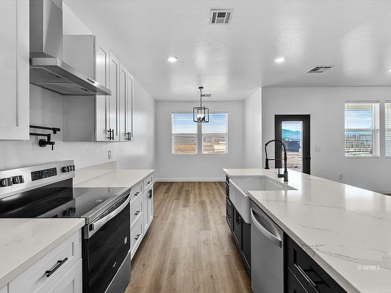 2926 W Eagle Dr — Photo 8