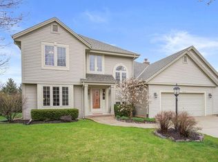 2610 Lavine Ln, Waukesha, WI 53189