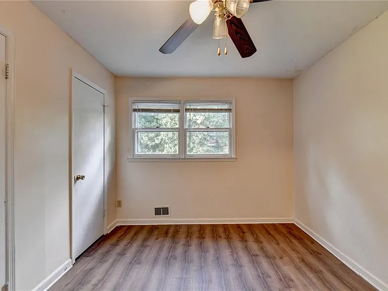 268 Allen Ct SW — Photo 37