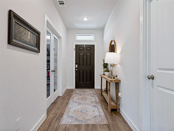 5th image of 660 Cari Ln