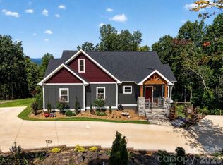 72 Jacks Paw Ln, Hendersonville, NC 28792