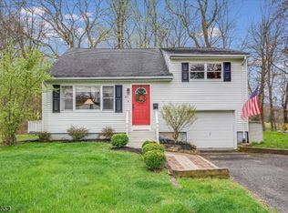 20 Adams Dr, Ogdensburg, NJ 07439