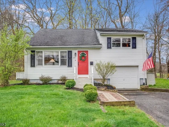 20 Adams Dr, Ogdensburg Boro, NJ 07439