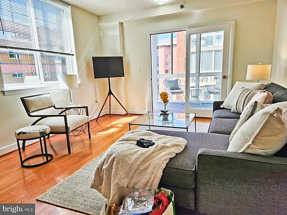 4th image of 1050 N Taylor St APT 601
