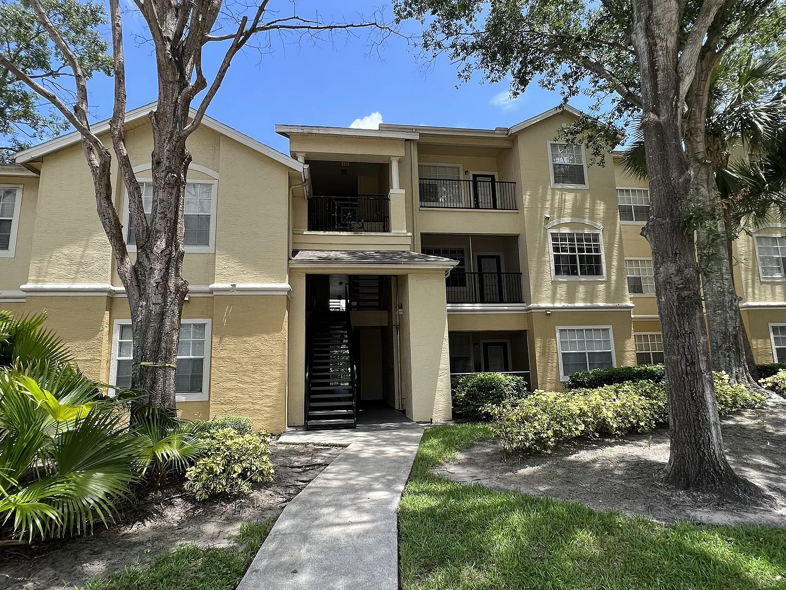 2544 Robert Trent Jones Dr #813 - 813 — Photo 4