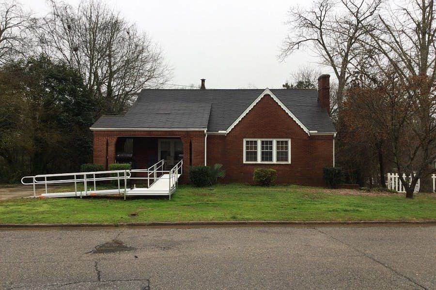 1st image of 733 College St