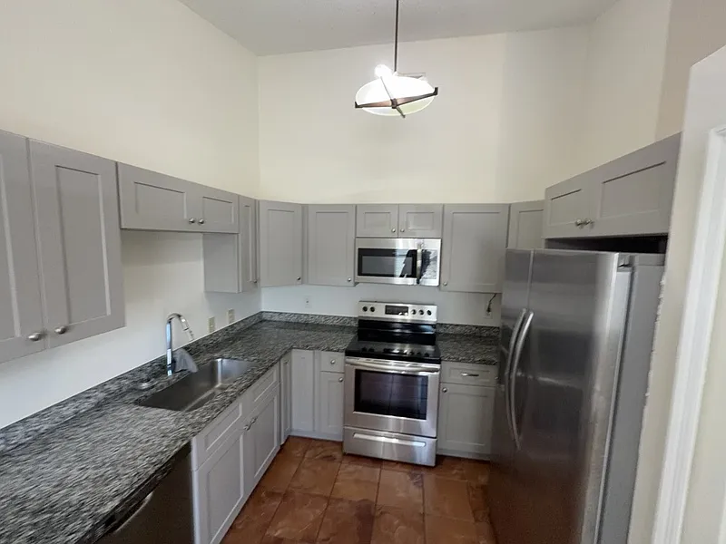3 bed, 2.0 bath, 1187 sqft, $2,050 — Photo 2