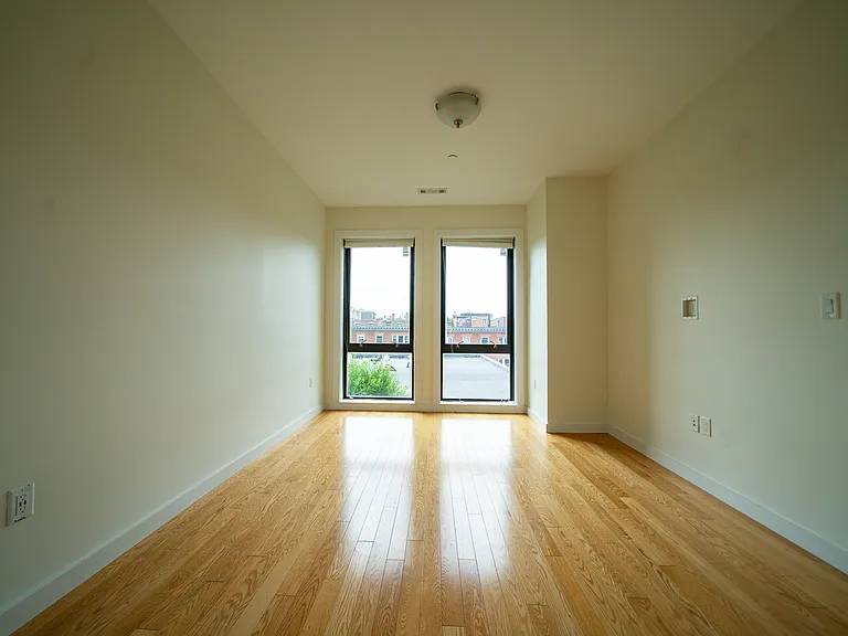 Diamond Fenway — Photo 80