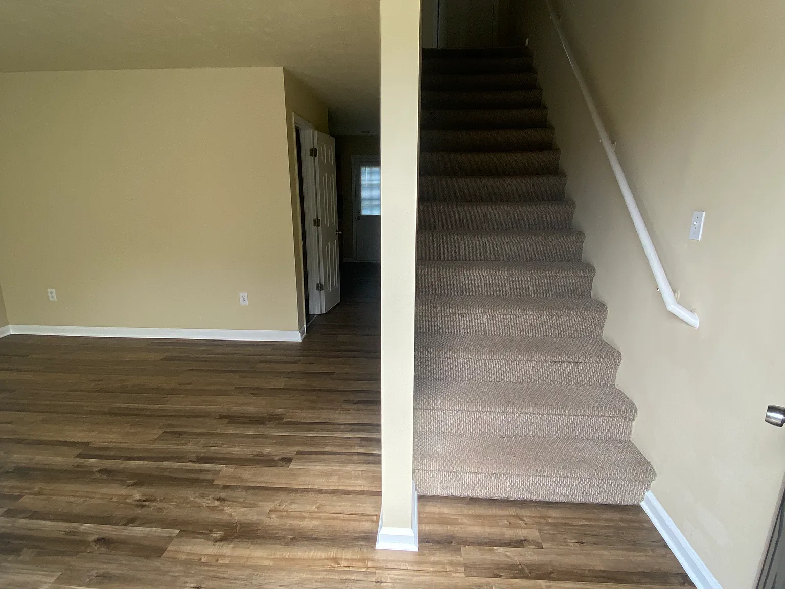 1106 Pinoak Dr — Photo 3