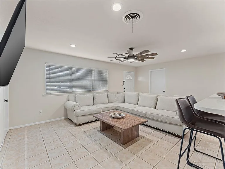 510 Overlook Dr — Photo 3