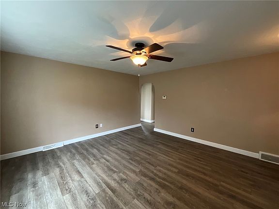 5th image of 305 Wayne Ave