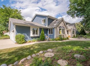 12260 W Scarlet Oak Ct, Greenfield, WI 53228