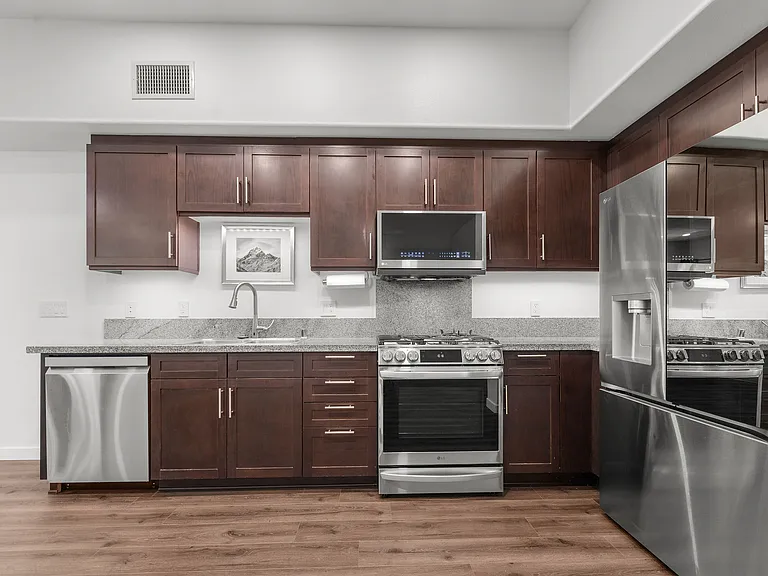 228 S San Dimas Ave — Photo 16