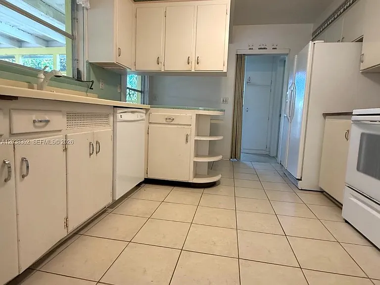 1235 Jefferson St — Photo 7