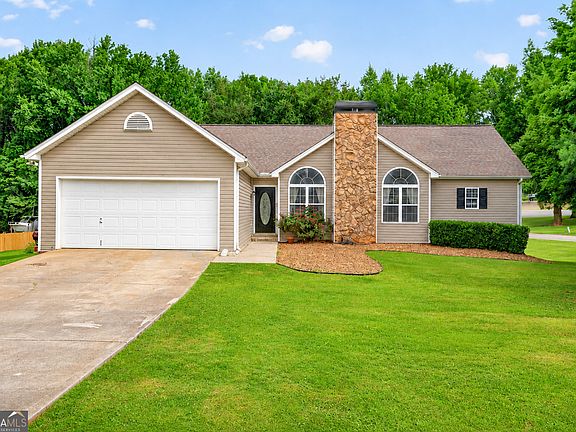 2nd image of 18 Savannah Ln