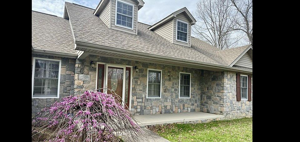 2nd image of 1024 Cumberland View Dr