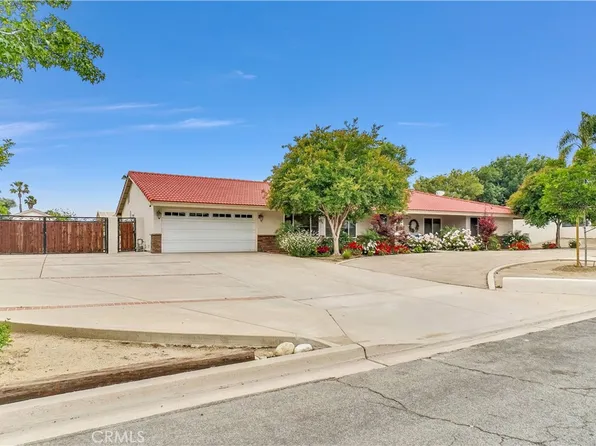 11820 Overland Dr, Fontana, CA 92337