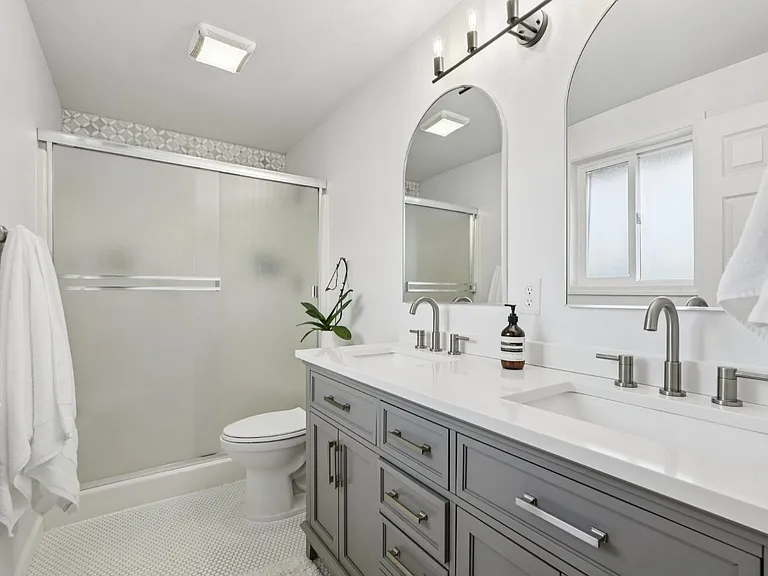 16001 NE 4th Way — Photo 15