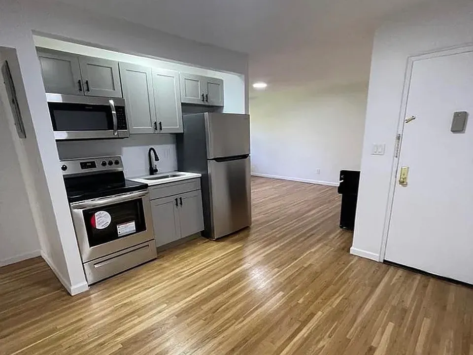 30 Archer Ave #1C