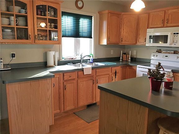 2nd image of 18 Berry Grove Ln