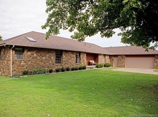 12306 N Memorial Dr E, Collinsville, OK 74021