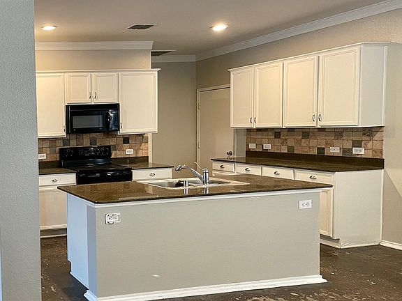 Kitchen, granite, tumbled backsplash, stained concrete