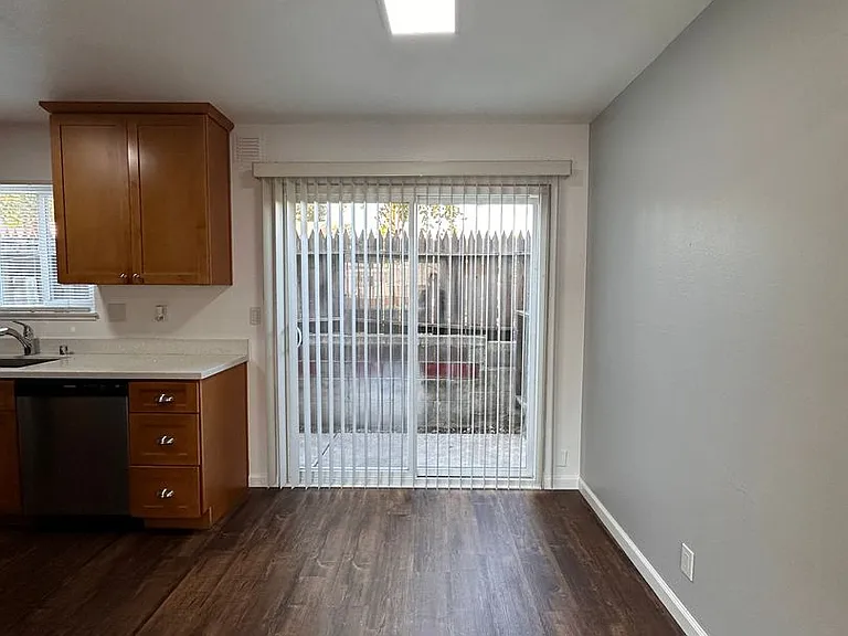 4065 Lyon Ave — Photo 3
