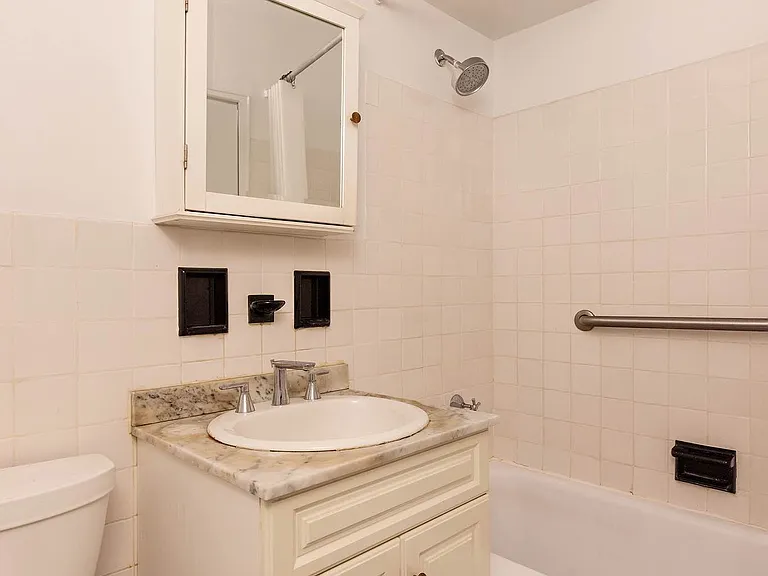 405 E 63rd St #4H — Photo 7