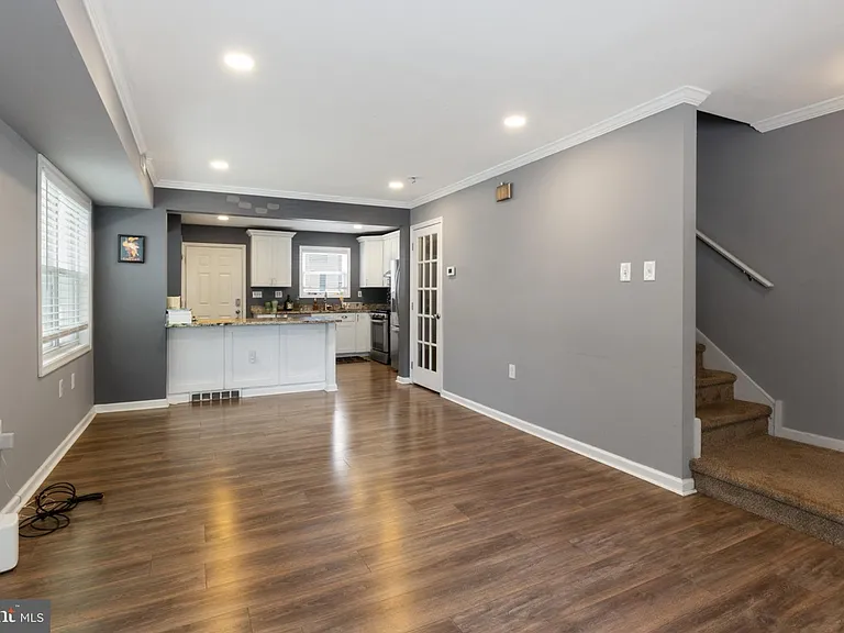 1719 Ridge Ave — Photo 3