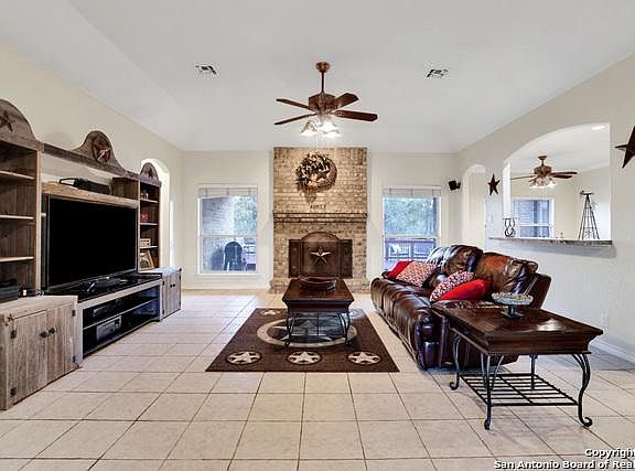 4th image of 144 Rosewood Dr