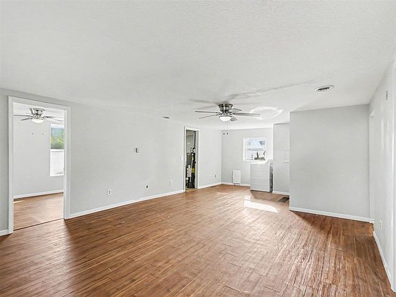 5th image of 502 Maple St