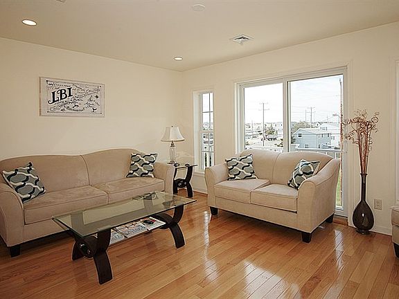 5th image of 3 W Goldsborough Ave
