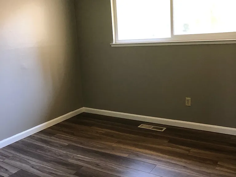 1745 Glenbrook Dr — Photo 10