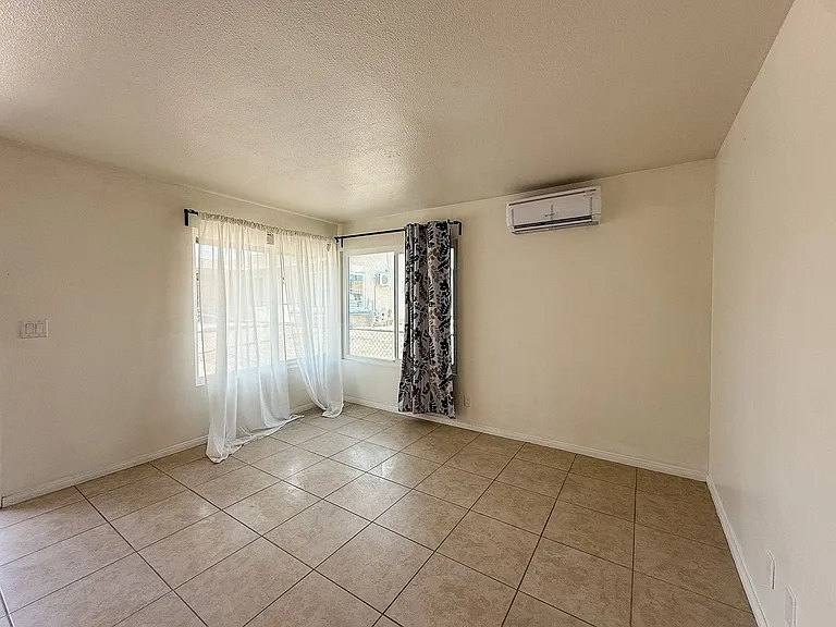 5839 Bagley Ave — Photo 9