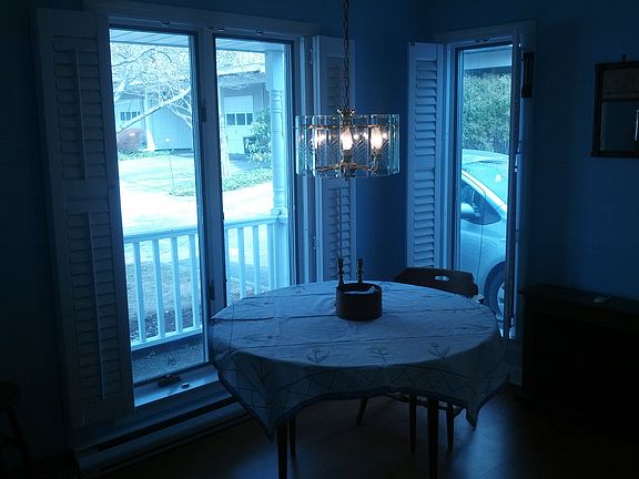 Eat-in Kitchen