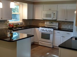 93 Scenic View Dr, Akron, OH 44321