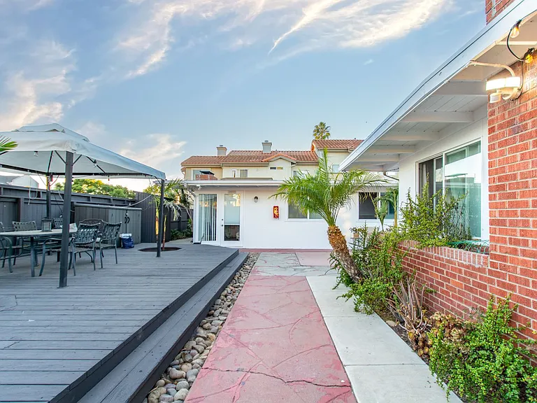 2078 1/2 Garnet Ave — Photo 14