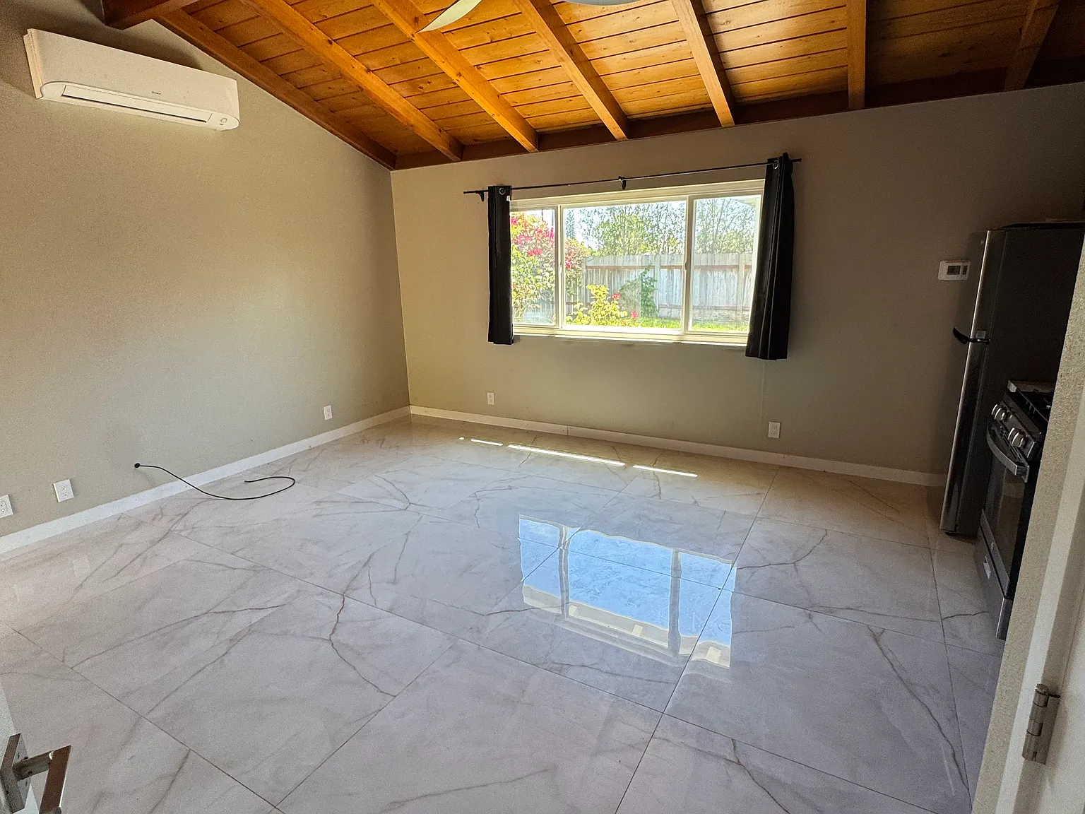 4664 Mount Frissell Dr — Photo 1