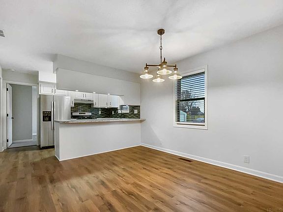 4th image of 78 W Oak St