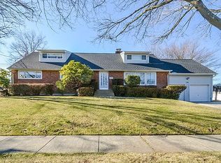 118 Thornwood Rd, Massapequa Park, NY