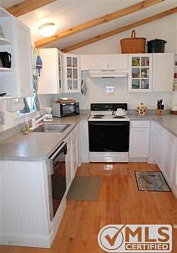 5th image of 65 Carman Ave
